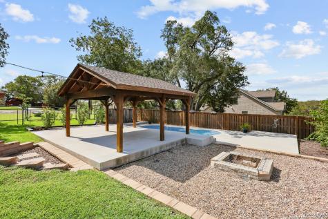 100 W Ashton Floresville TX 78114