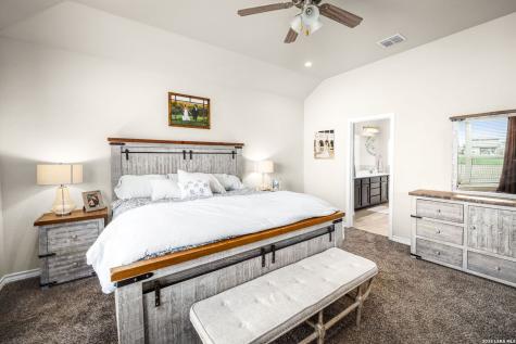 117 Fairway Floresville TX 78114