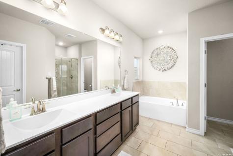 117 Fairway Floresville TX 78114