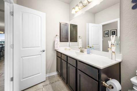 117 Fairway Floresville TX 78114