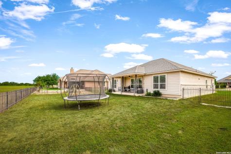 117 Fairway Floresville TX 78114
