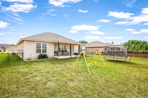117 Fairway Floresville TX 78114