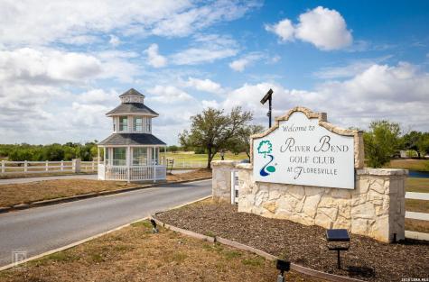 117 Fairway Floresville TX 78114