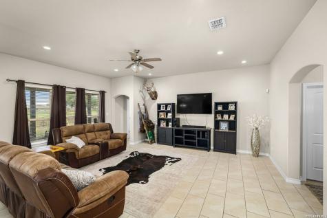 117 Fairway Floresville TX 78114