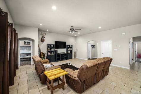 117 Fairway Floresville TX 78114
