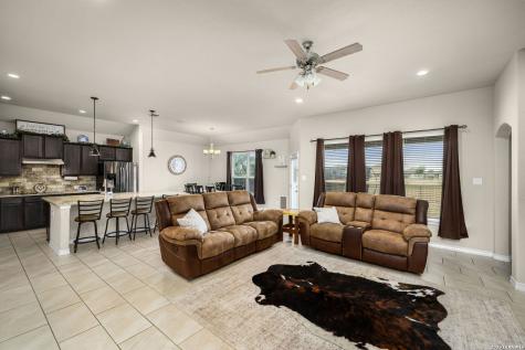 117 Fairway Floresville TX 78114