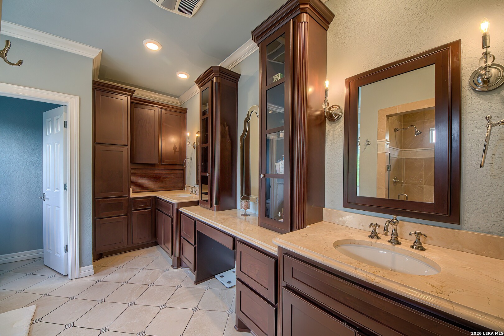 613 N Rolling View San Antonio TX 78253