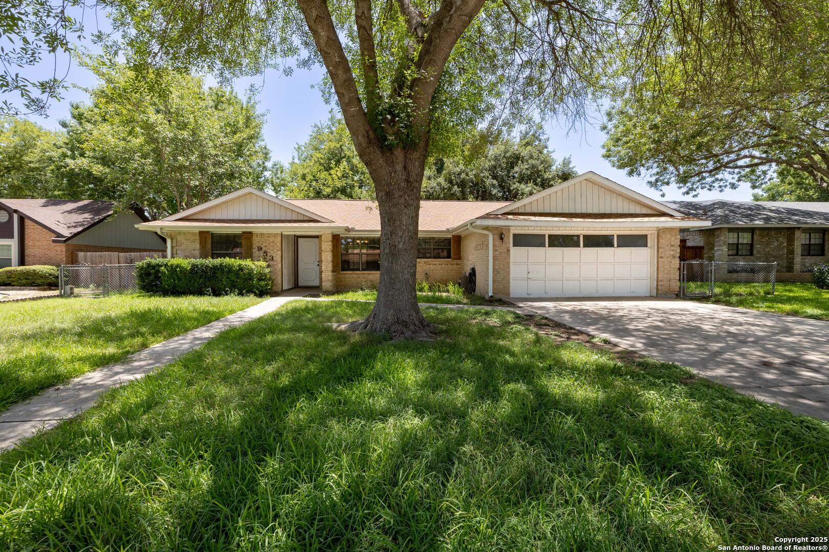 953 Lazy Trail New Braunfels TX 78130