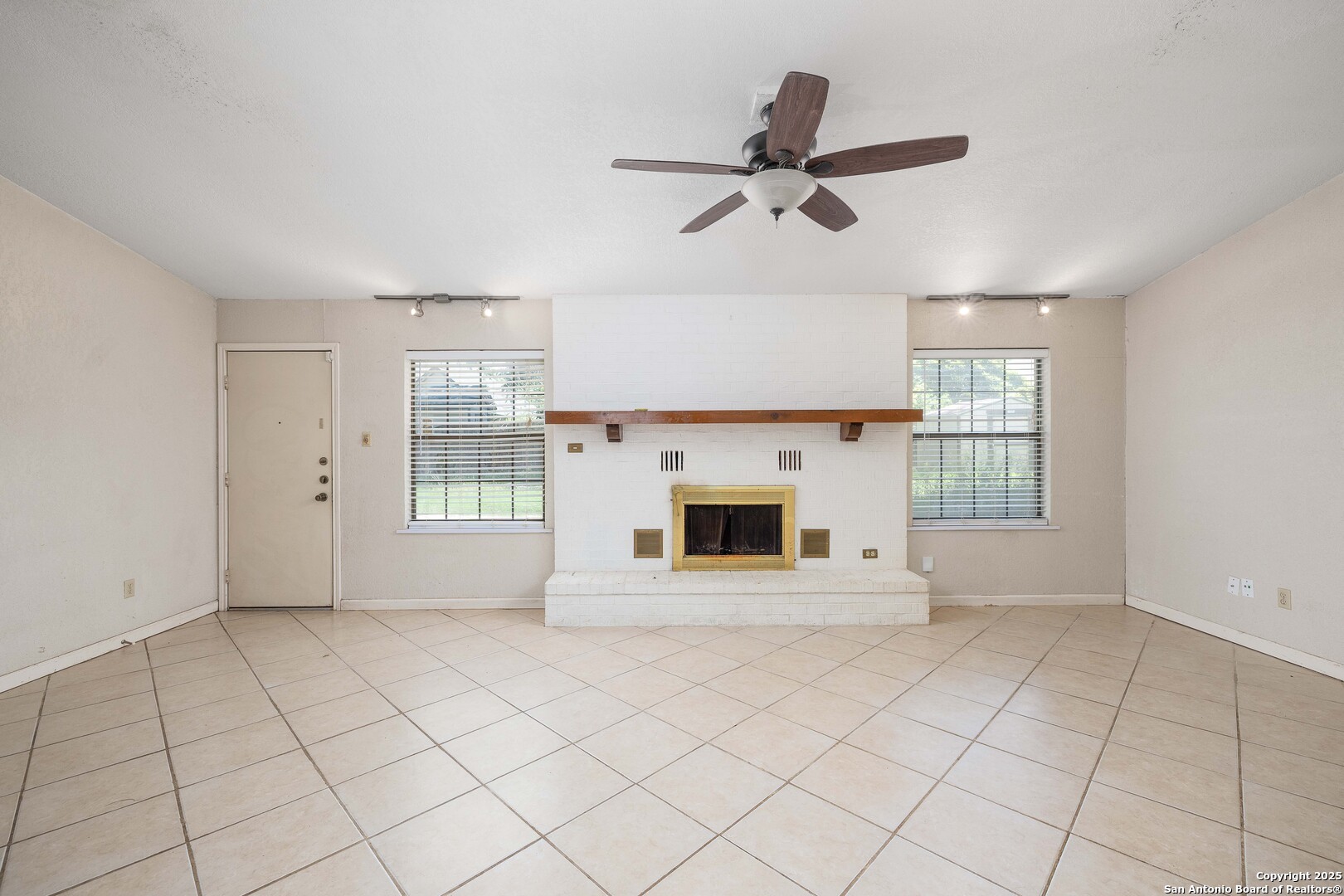 953 Lazy Trail New Braunfels TX 78130
