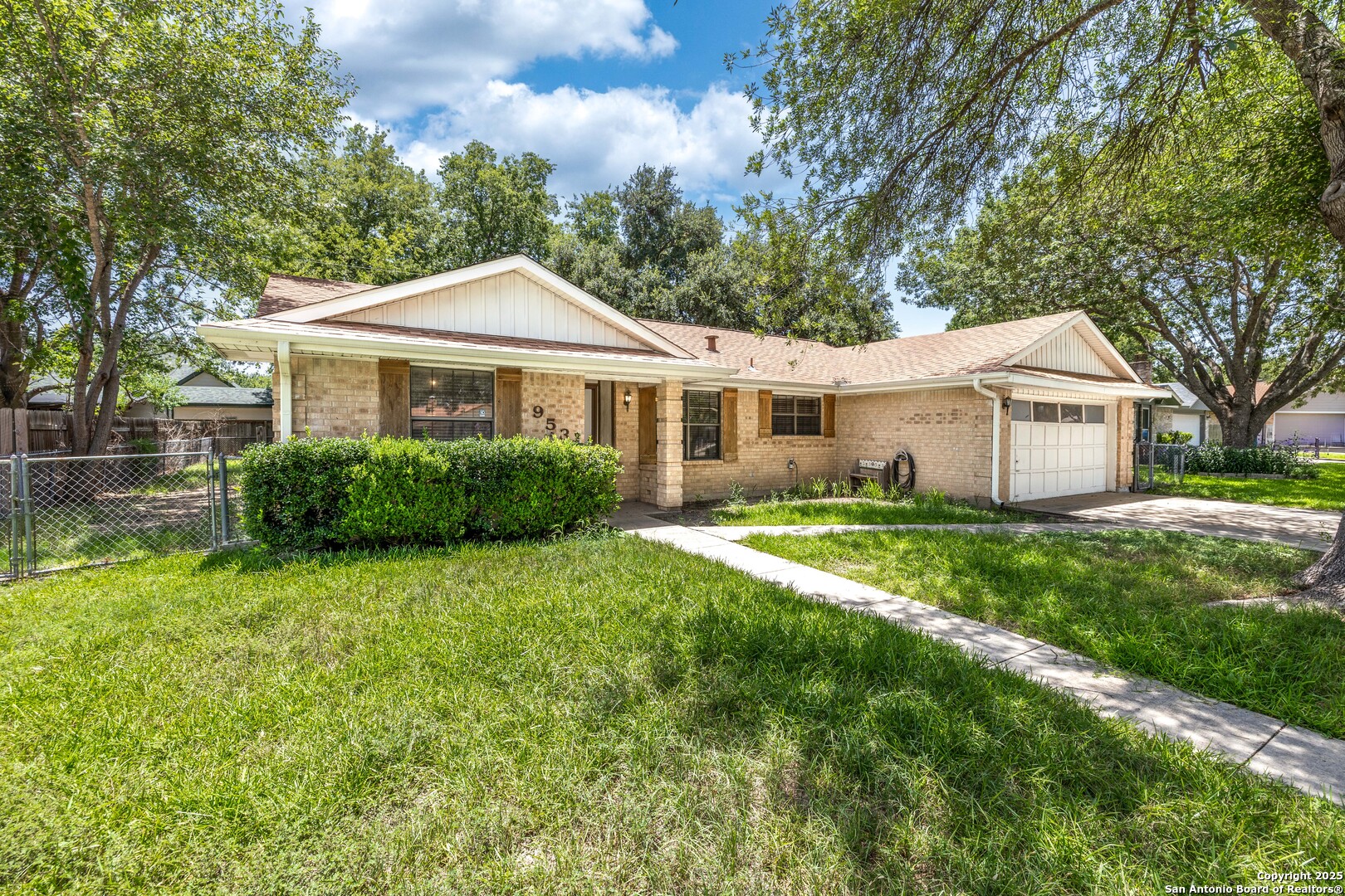 953 Lazy Trail New Braunfels TX 78130