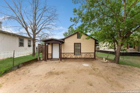 373 Avenue I Poteet TX 78065