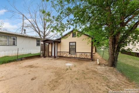 373 Avenue I Poteet TX 78065