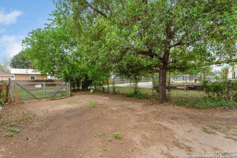 373 Avenue I Poteet TX 78065