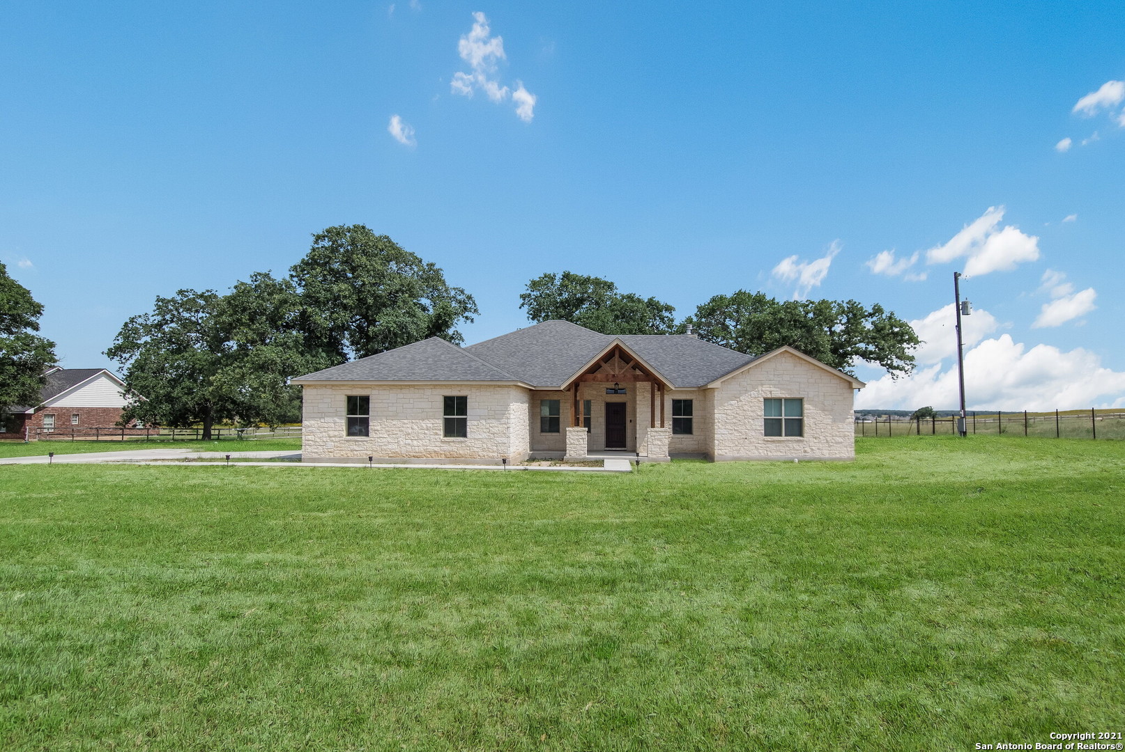 720 Lake Valley Drive La Vernia TX 78121