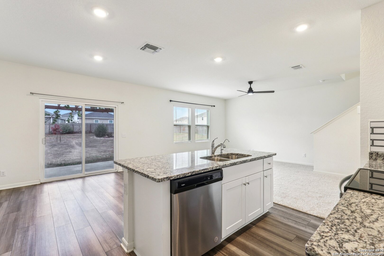 5621 Pearl Meadow Converse TX 78109