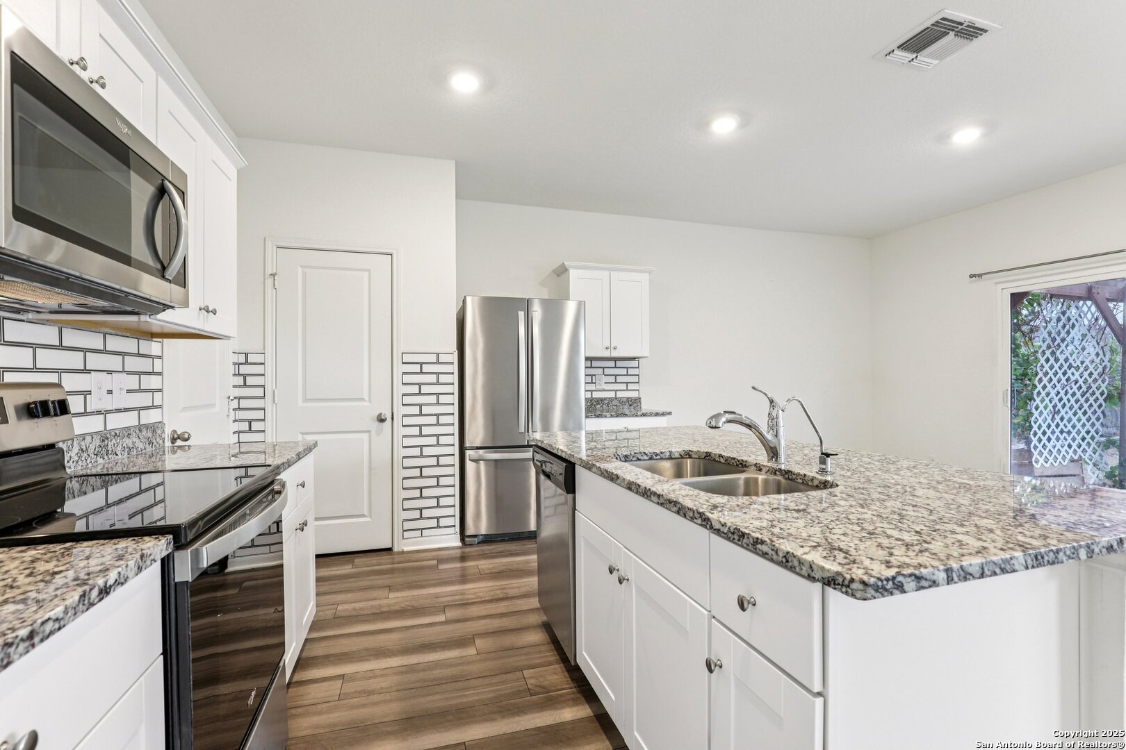 5621 Pearl Meadow Converse TX 78109