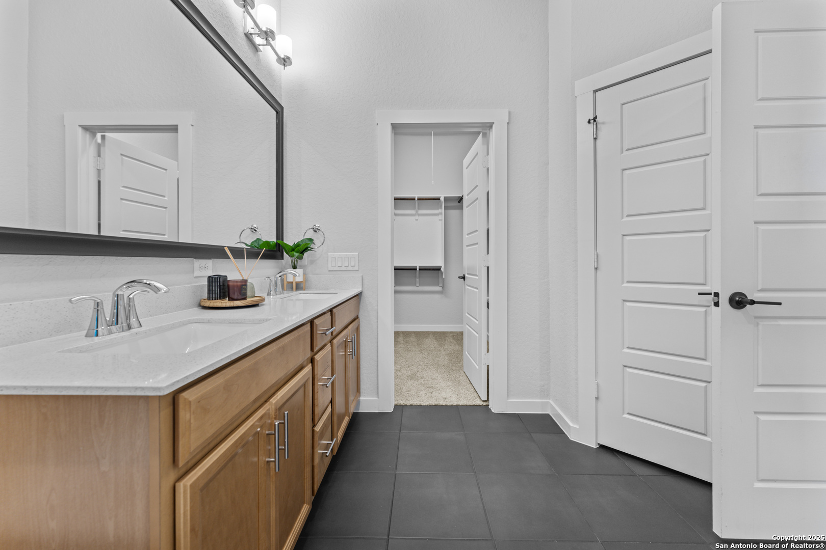 5843 Whitby Road #6 San Antonio TX 78240