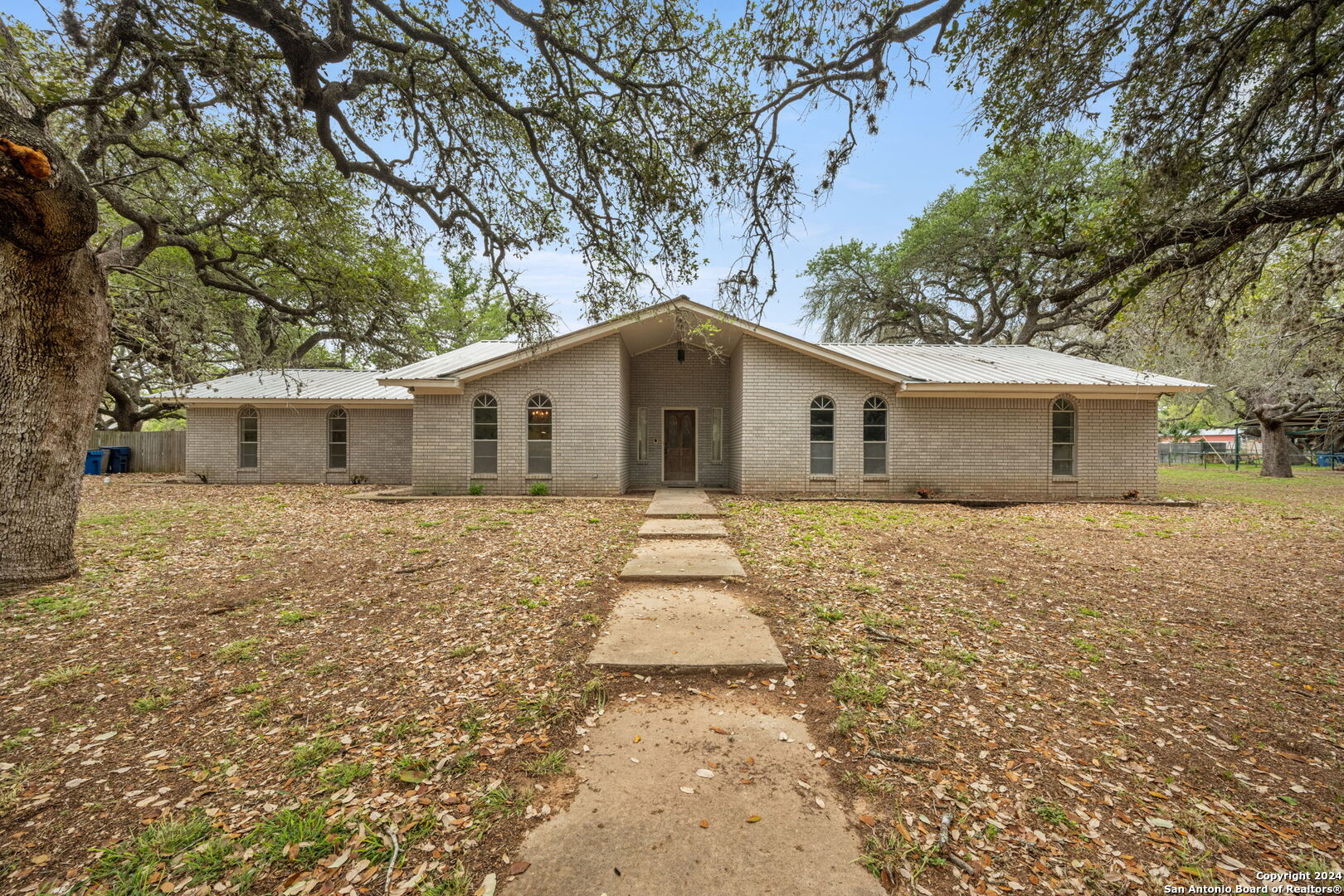 97 Crestline Drive Pleasanton TX 78064