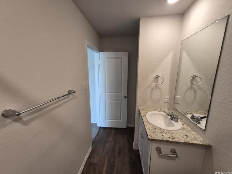465 Middle Green Loop Floresville TX 78114