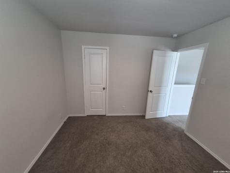 465 Middle Green Loop Floresville TX 78114