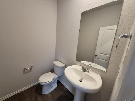 465 Middle Green Loop Floresville TX 78114