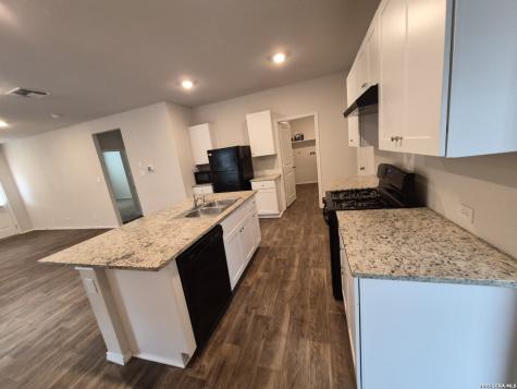 465 Middle Green Loop Floresville TX 78114