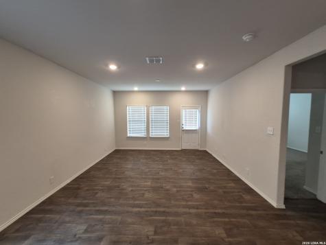 465 Middle Green Loop Floresville TX 78114