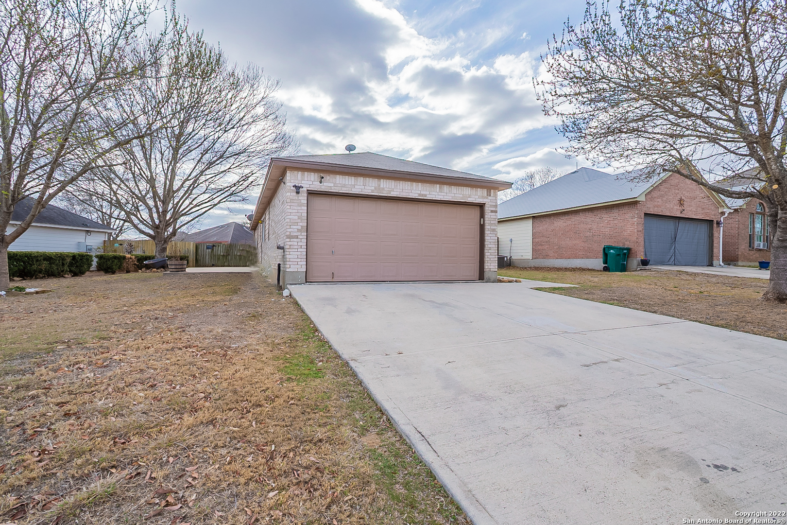 104 Yucca Jourdanton TX 78026