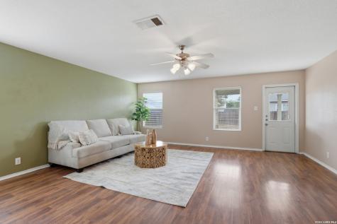 818 Three Wood Way San Antonio TX 78221