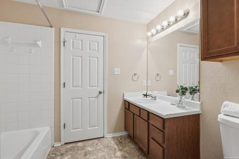 818 Three Wood Way San Antonio TX 78221