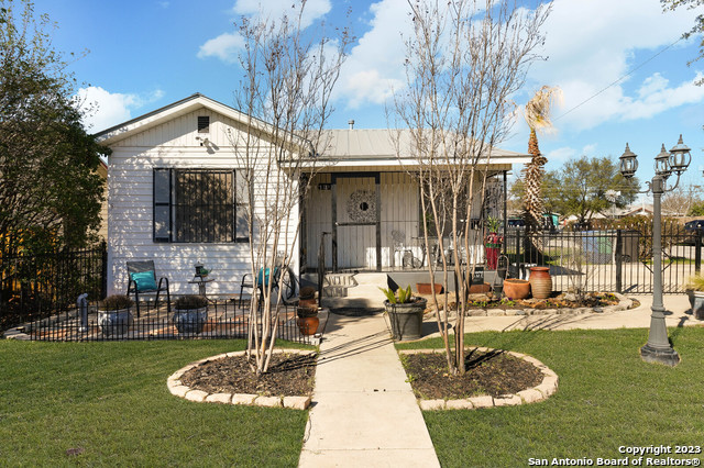1203 W Wildwood Drive San Antonio TX 78201
