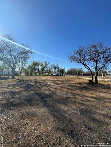 606 N Main Street Cotulla TX 78014