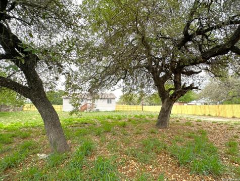 109 N 1st Street Somerset TX 78069