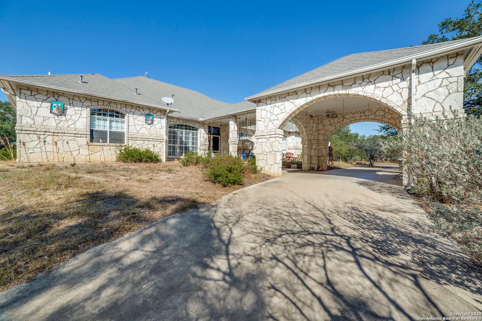 135 County Road 7727 Natalia TX 78059