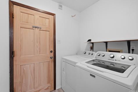 8234 Meadow Post Street San Antonio TX 78251