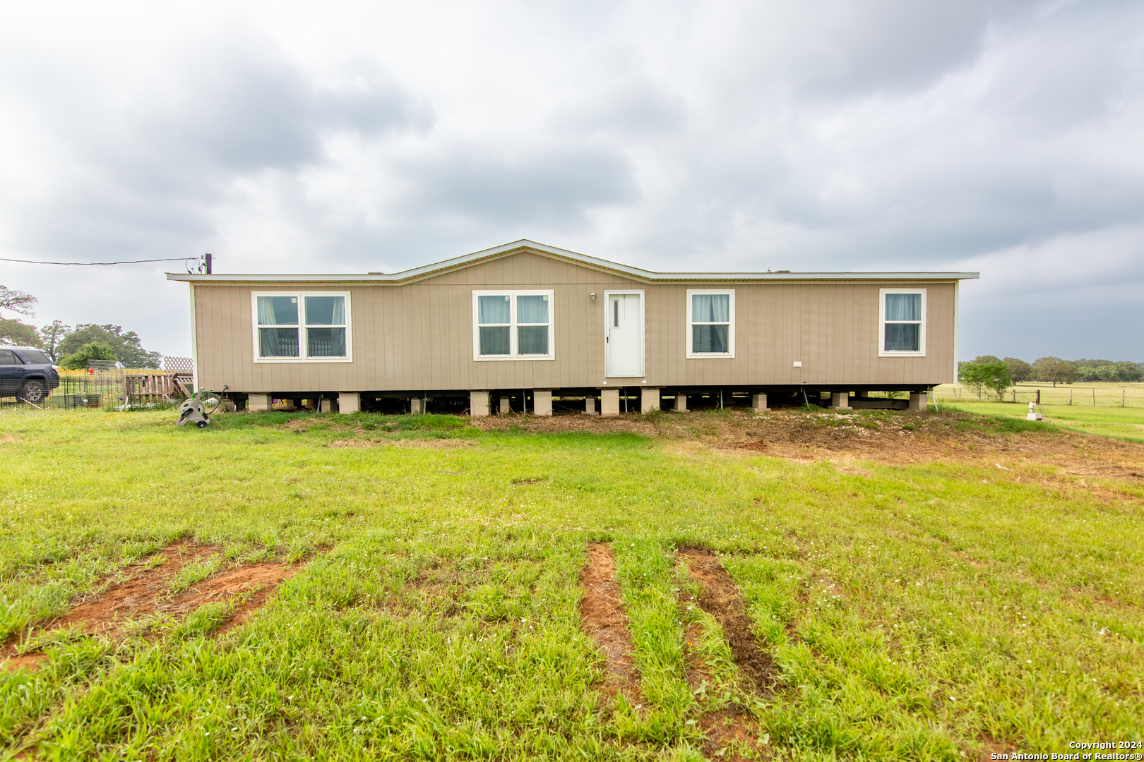 5353 County Road 401 Floresville TX 78114