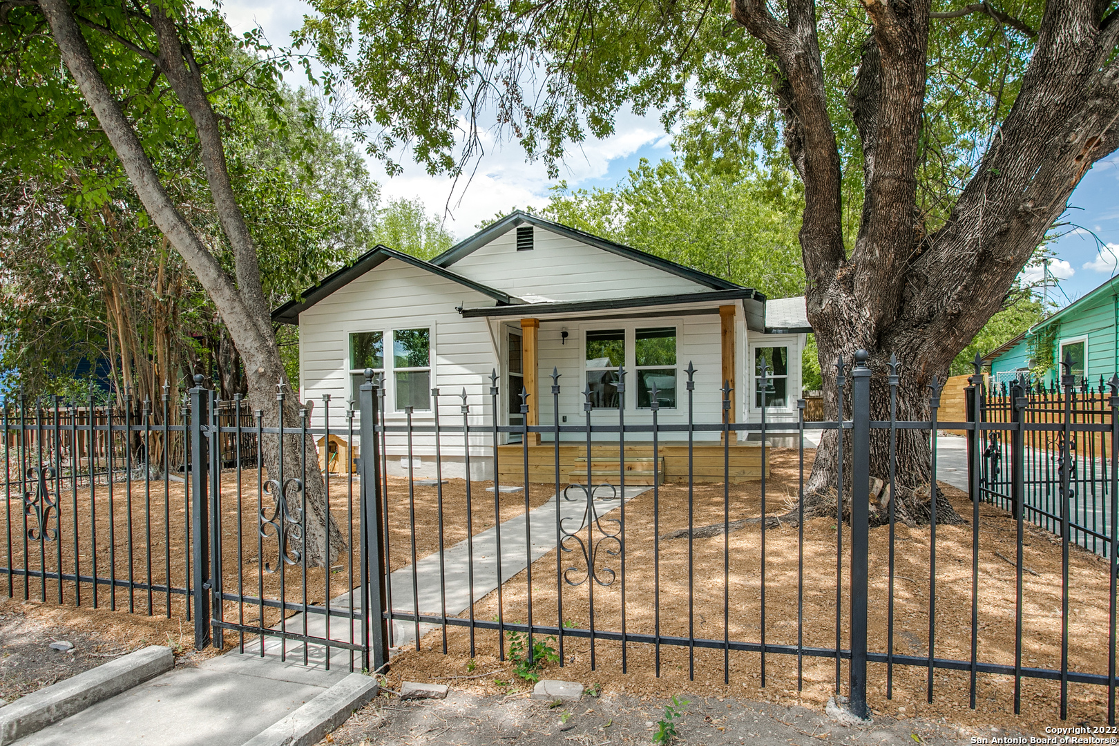 1331 Alametos San Antonio TX 78201