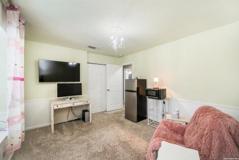 1252 Abbotsbury Universal City TX 78148