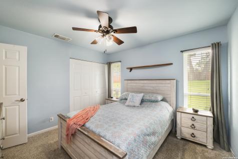 1252 Abbotsbury Universal City TX 78148