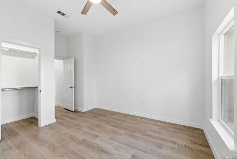 7801 Yellow Bark Selma TX 78154
