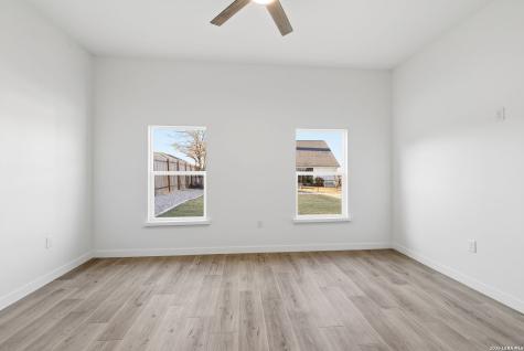 7801 Yellow Bark Selma TX 78154