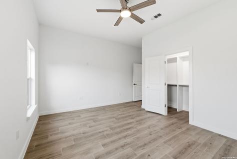 7801 Yellow Bark Selma TX 78154