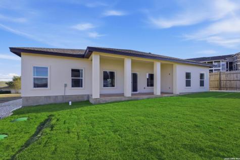 7801 Yellow Bark Selma TX 78154