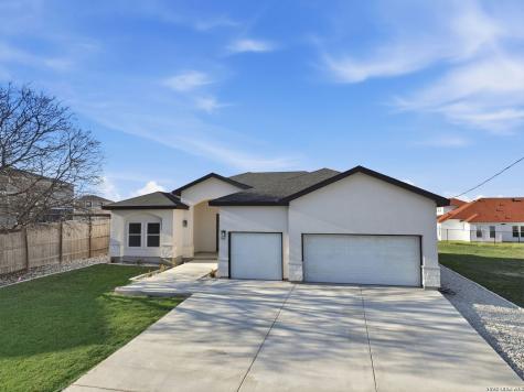 7801 Yellow Bark Selma TX 78154