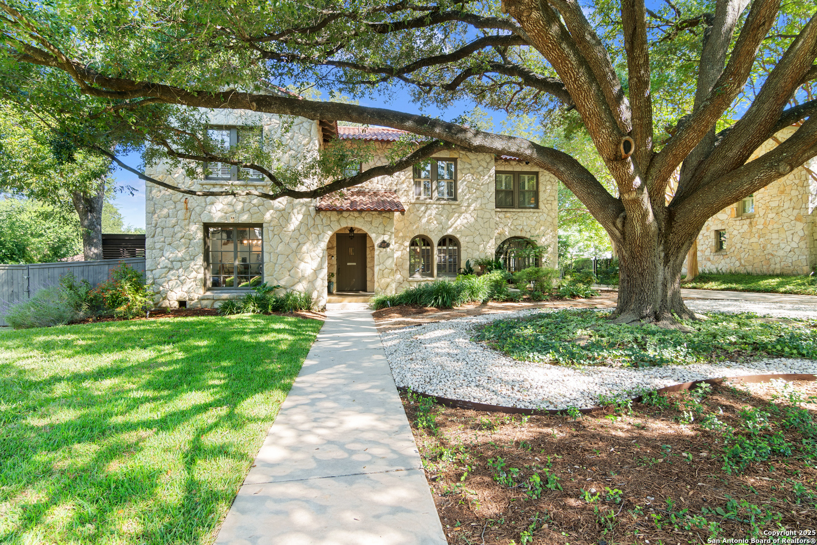 Olmos Park TX, 123 Brittany