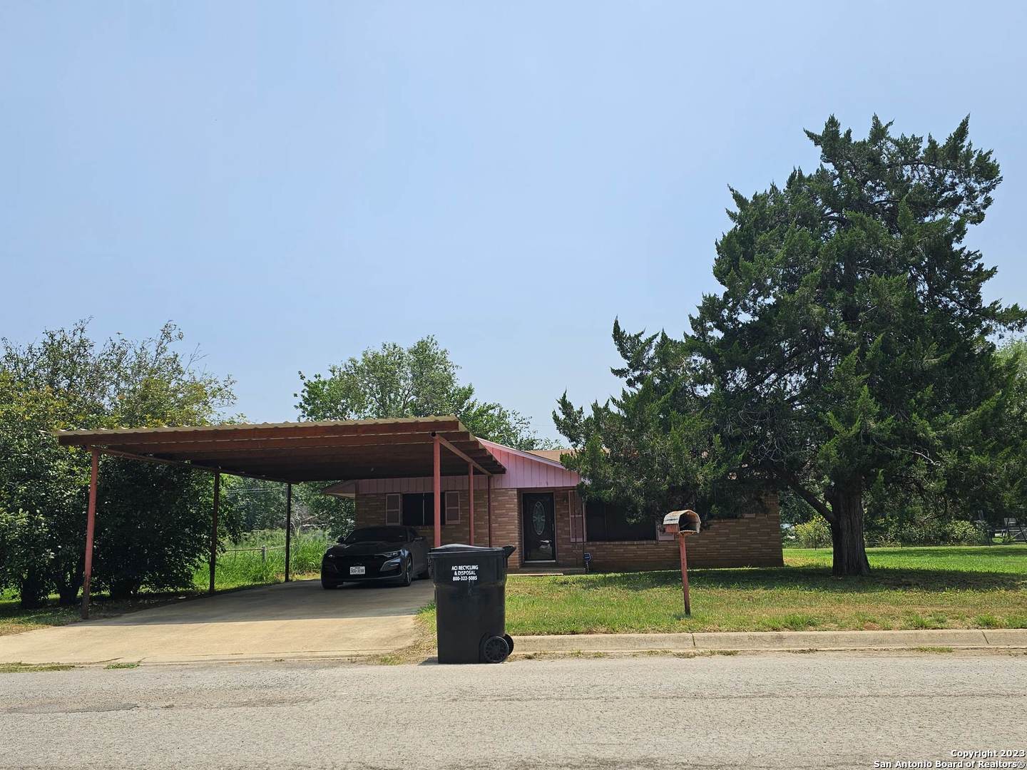 334 S Puente Street Pearsall TX 78061