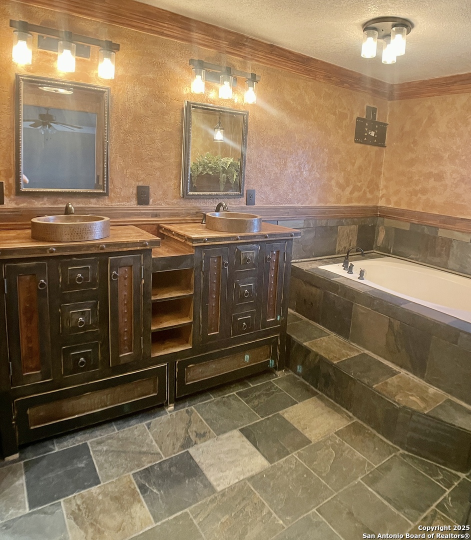 3010 Triple Tree China Grove TX 78263