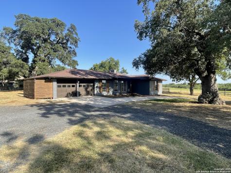 3010 Triple Tree China Grove TX 78263