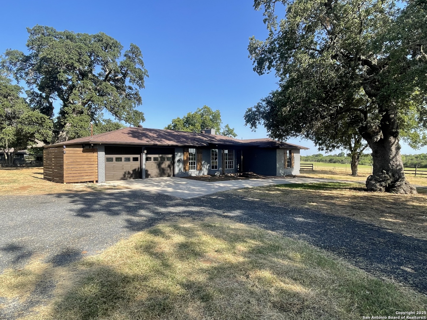 3010 Triple Tree China Grove TX 78263