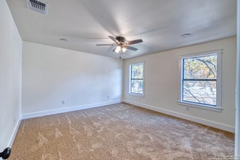 136 W Oak Street Uvalde TX 78801